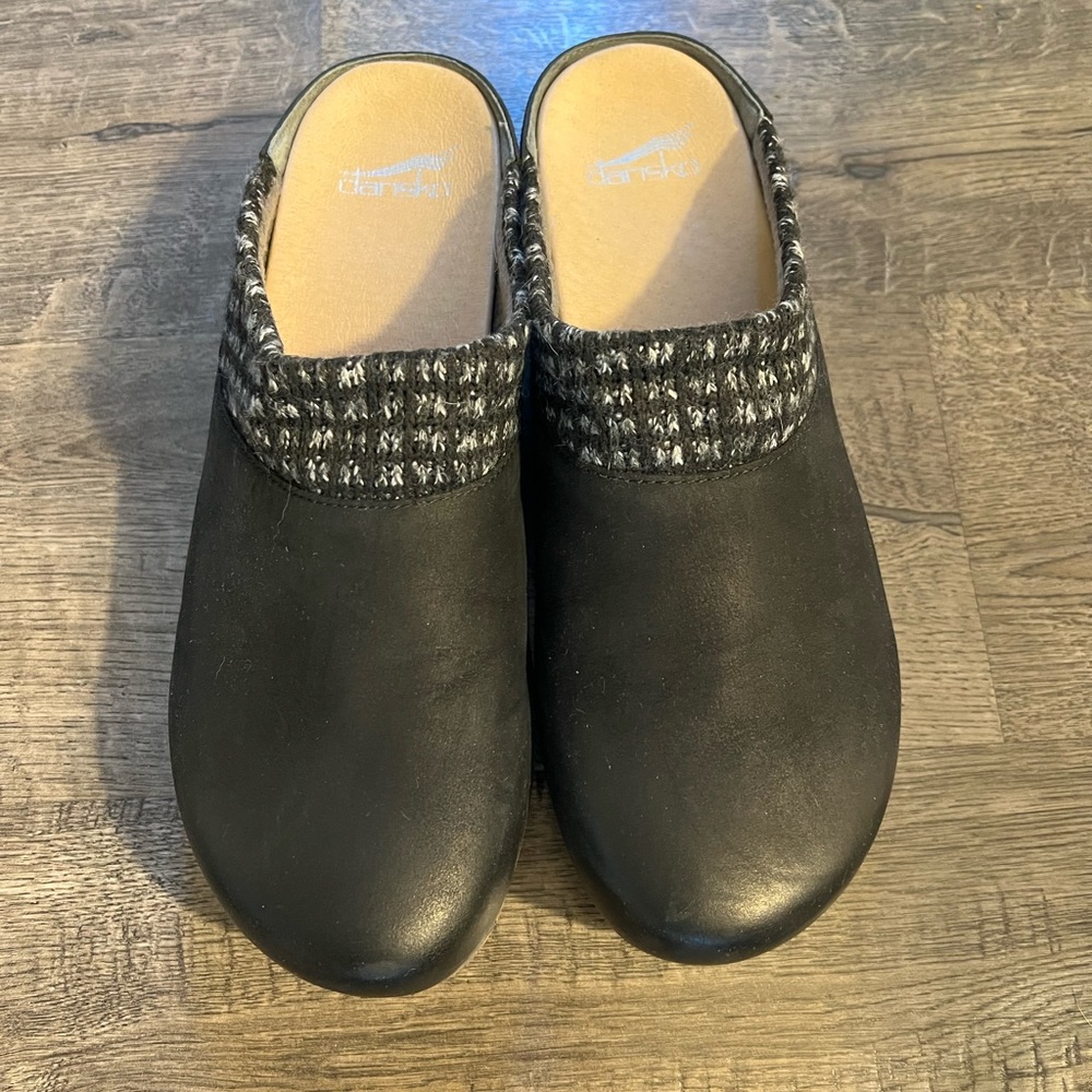 NWOT Dansko Clog Sz 41